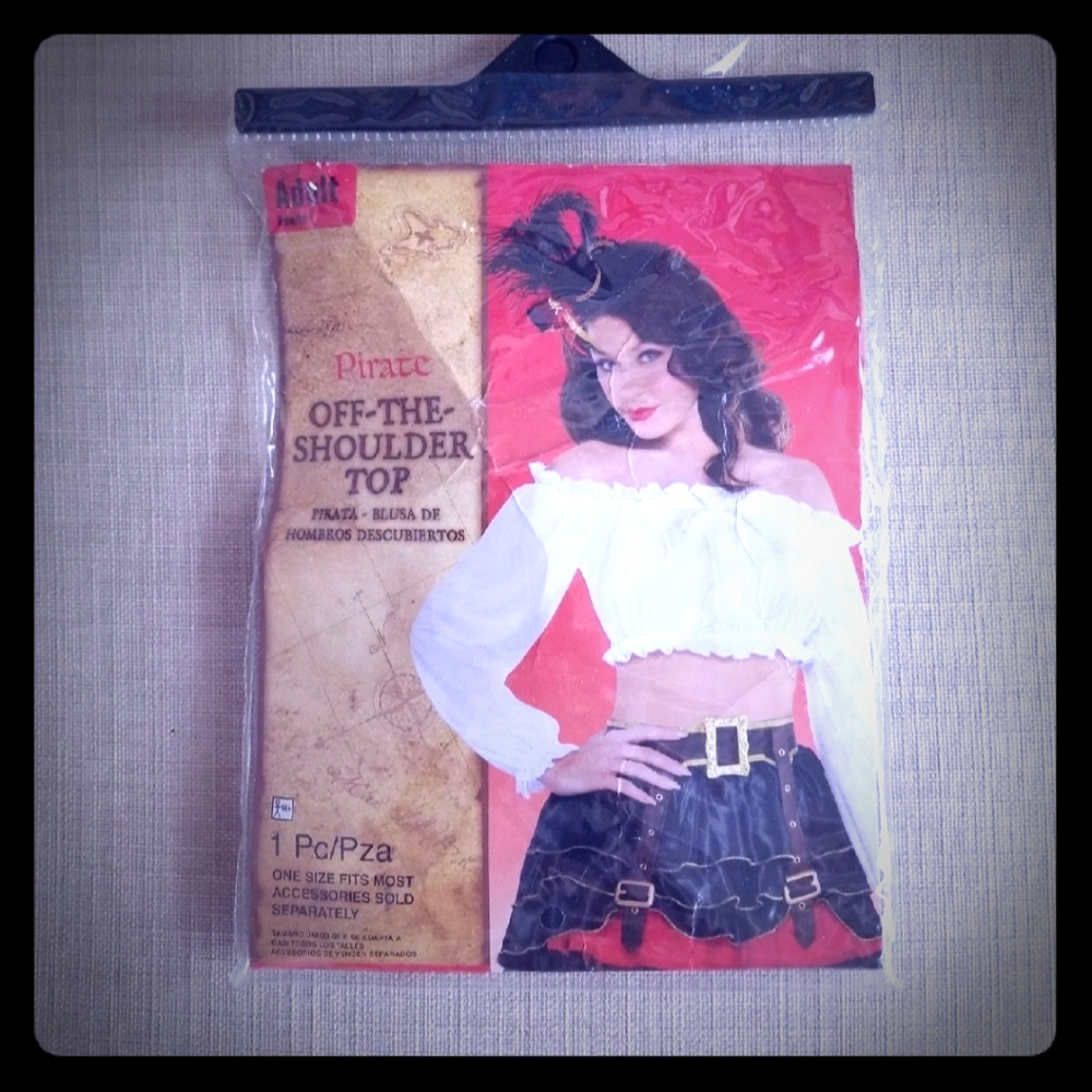 3/$20 🔥 Pirate costume top includes sword & hook.